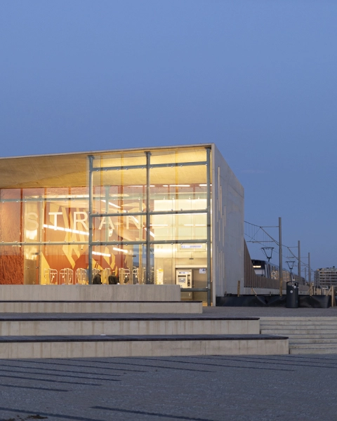 Station Hoek van Holland strand
