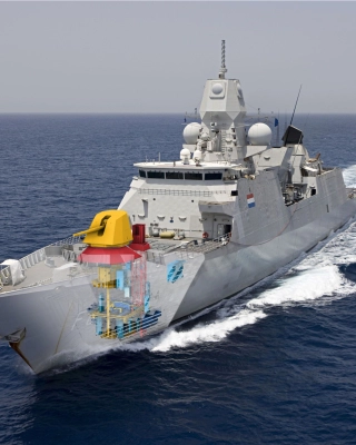 Nieuw kanon in het marineschip Zr.Ms. Evertsen