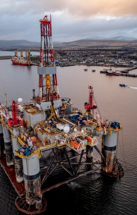 Decommissioning oil and gas platforms