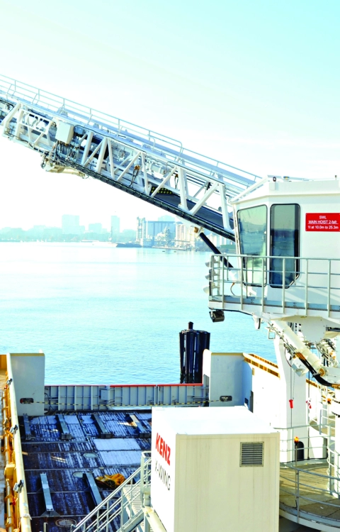 Motion compensated gangway Kenz Cranes