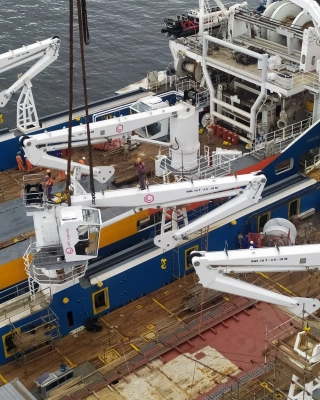 Knuckle boom cranes with customised design