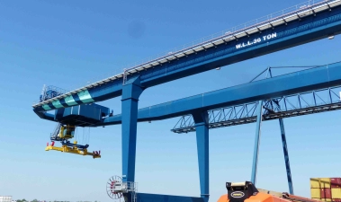 Nieuwe containerkranen bij BCTN verhogen productiesnelheid met nauwkeurige positionering en complete engineering.