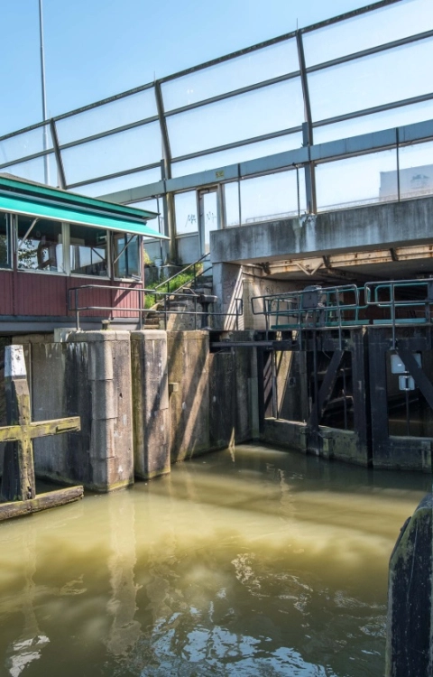 Complex renovation Peulensluis lock in Hardinxveld-Giessendam