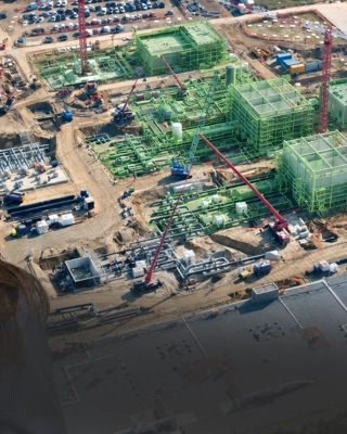 Esmee bij een groene CO2-faciliteit